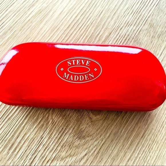 STEVE MADDEN RED CASE FOR  SUNGLASSES - Picture 1 of 5